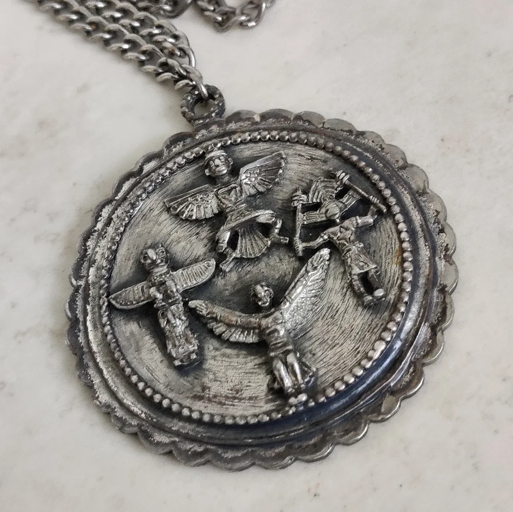 Vintage Native American Totem Pole Silver Metal Medallion Necklace - Picture 3 of 14